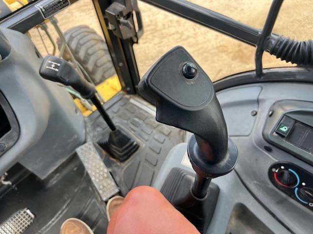 Image of New Holland B95B equipment image 4