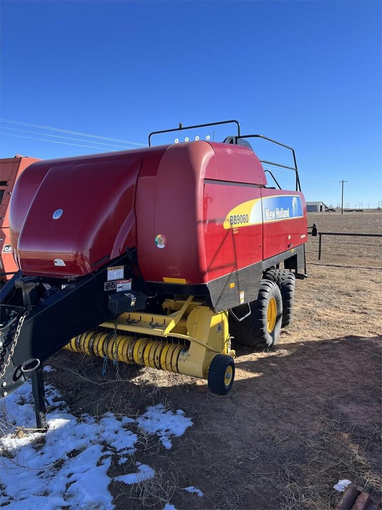 2011 New Holland BB9060 Equipment Image0