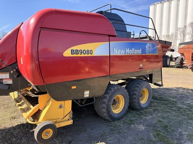 Image of New Holland BB9080 equipment image 1