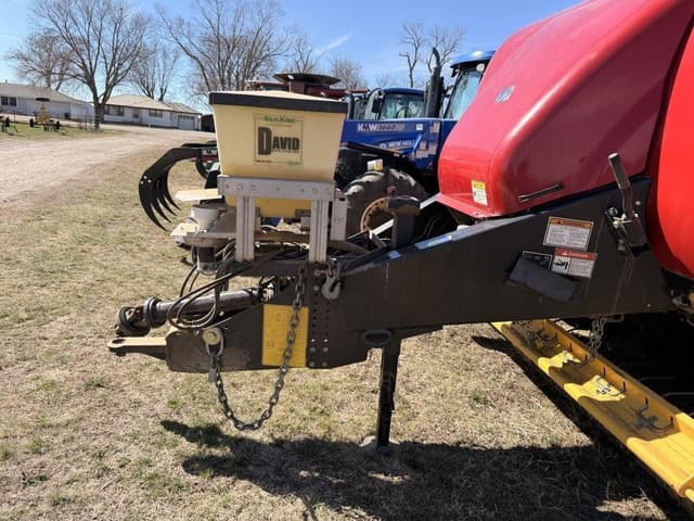 Image of New Holland BB9080 equipment image 2