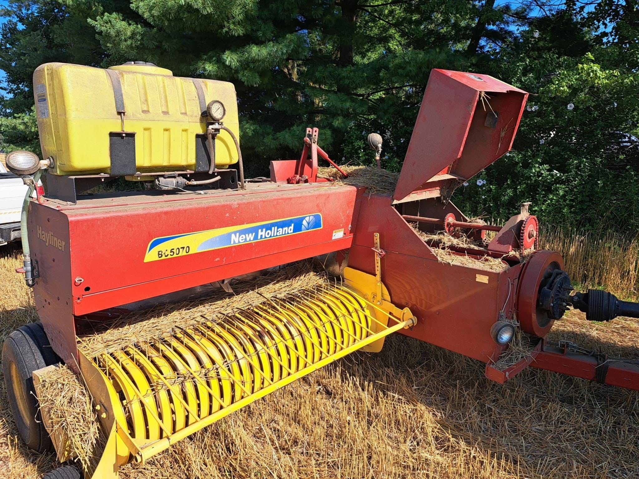2011 New Holland BC5070 Equipment Image0