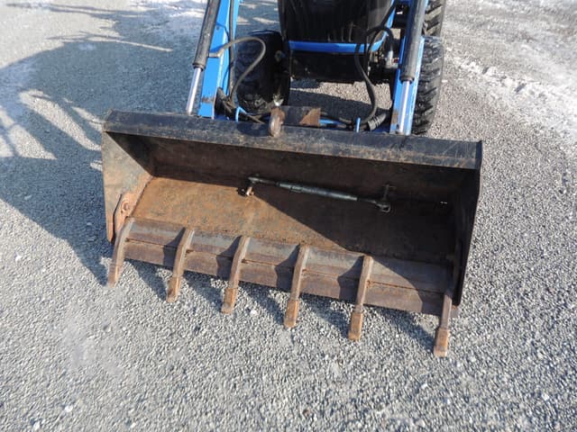 Image of New Holland Boomer 25 equipment image 4