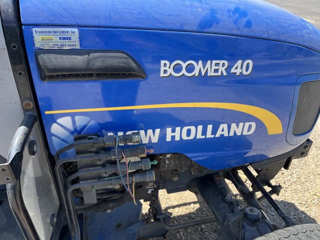 Image of New Holland Boomer 40 equipment image 3