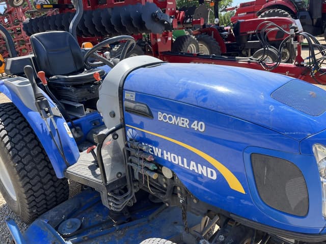 Image of New Holland Boomer 40 equipment image 1