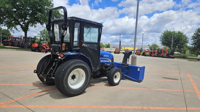 Image of New Holland Boomer 50 equipment image 4