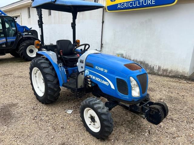 Image of New Holland Boomer 30 equipment image 4
