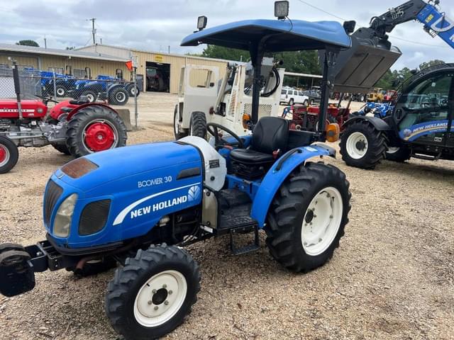 Image of New Holland Boomer 30 equipment image 1