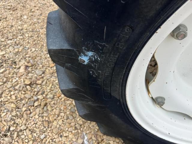 Image of New Holland Boomer 30 equipment image 3