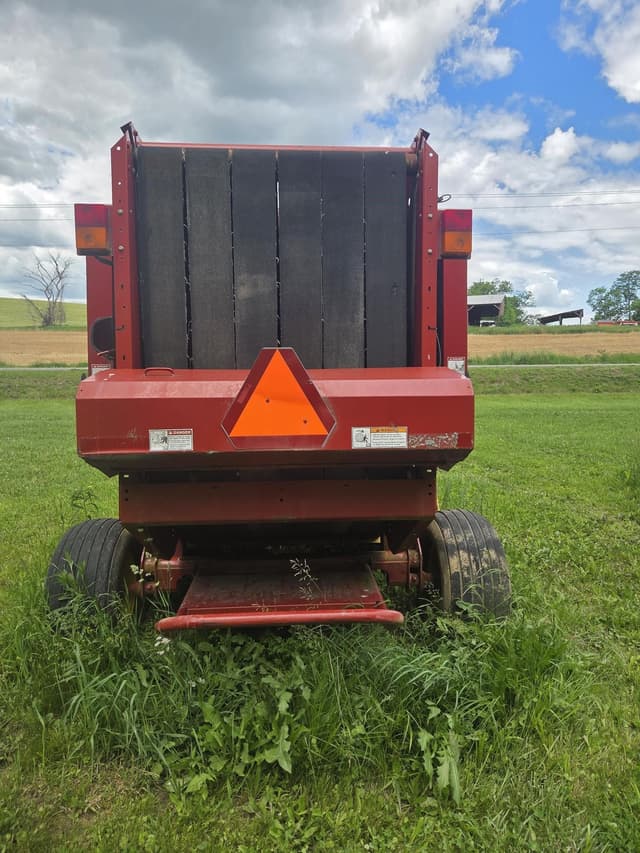 Image of New Holland BR7060 equipment image 3