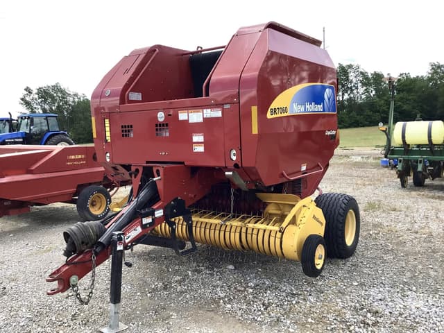 Image of New Holland BR7060 equipment image 1