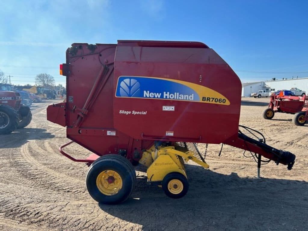 Image of New Holland BR7060 Image 1