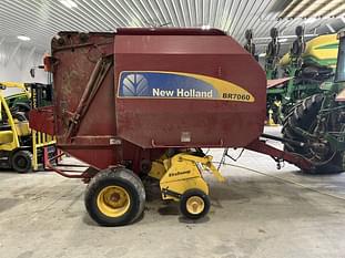 2011 New Holland BR7060 Equipment Image0