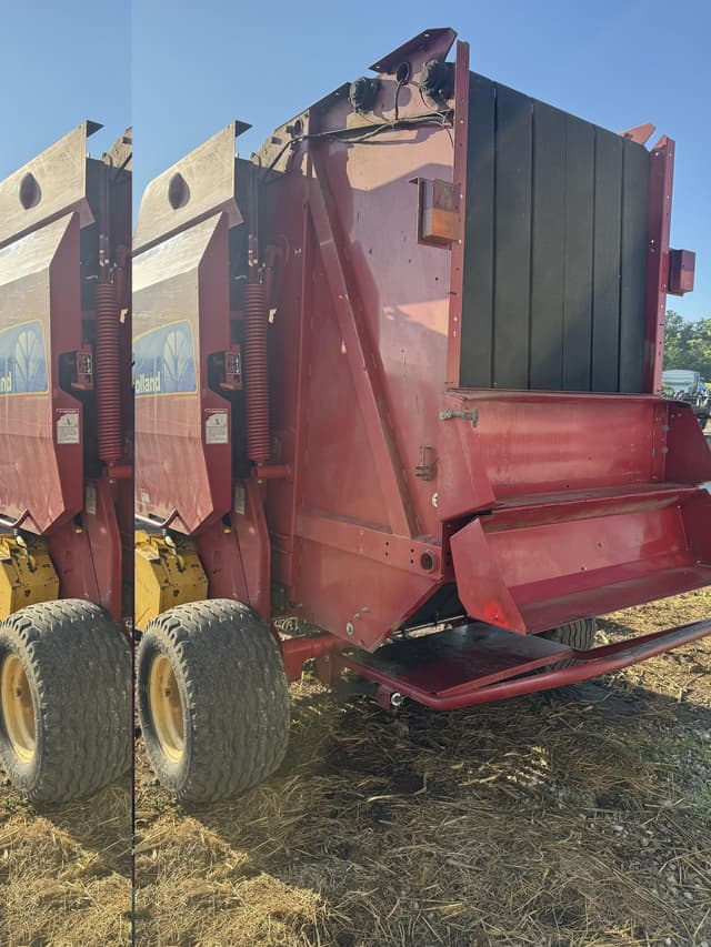 Image of New Holland BR7070 equipment image 3