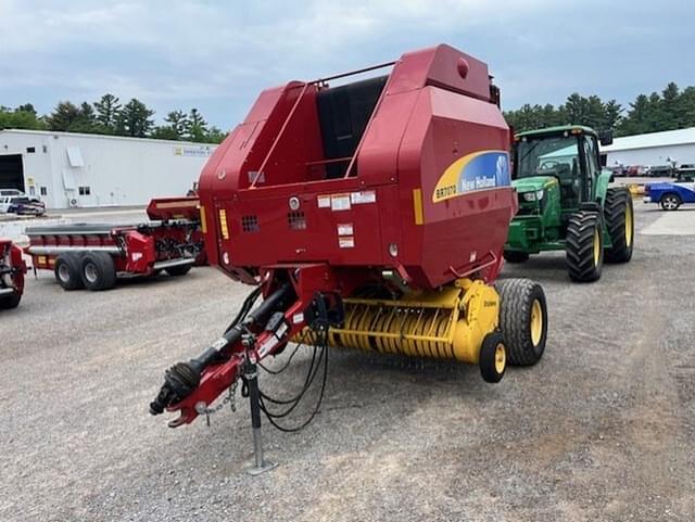 Image of New Holland BR7070 equipment image 4