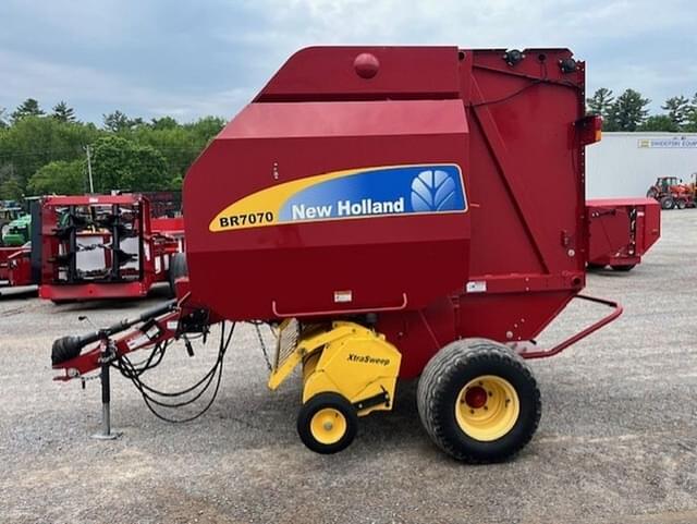 Image of New Holland BR7070 equipment image 1