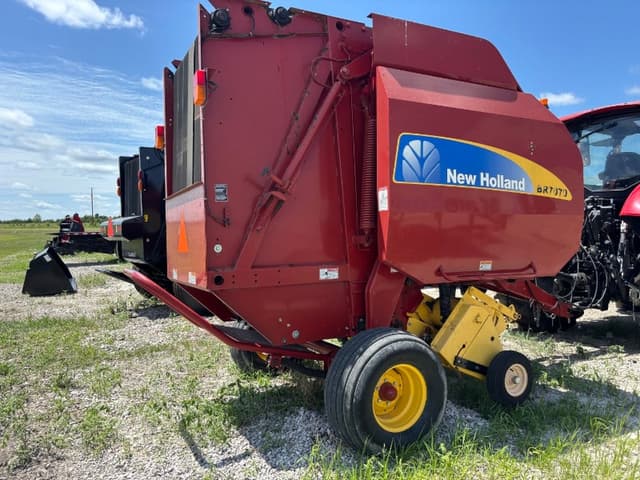 Image of New Holland BR7070 equipment image 3