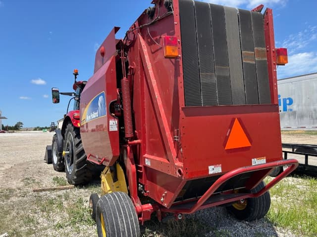 Image of New Holland BR7070 equipment image 2