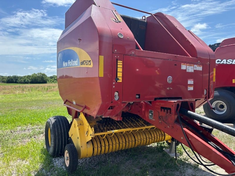 2011 New Holland BR7070 Equipment Image0