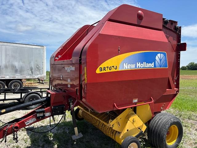 Image of New Holland BR7070 equipment image 1