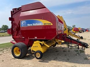 2011 New Holland BR7090 Equipment Image0