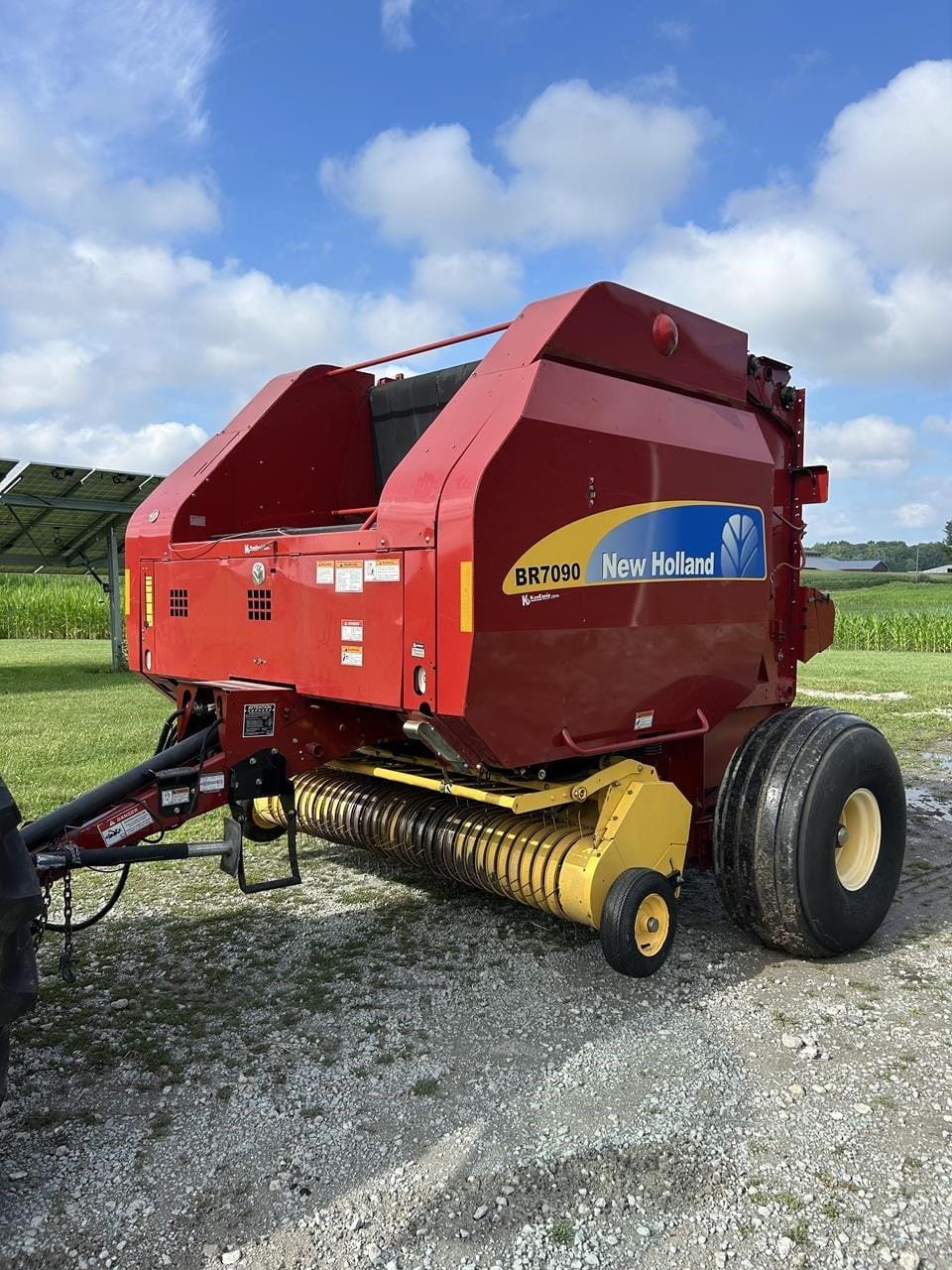 2011 New Holland BR7090 Equipment Image0