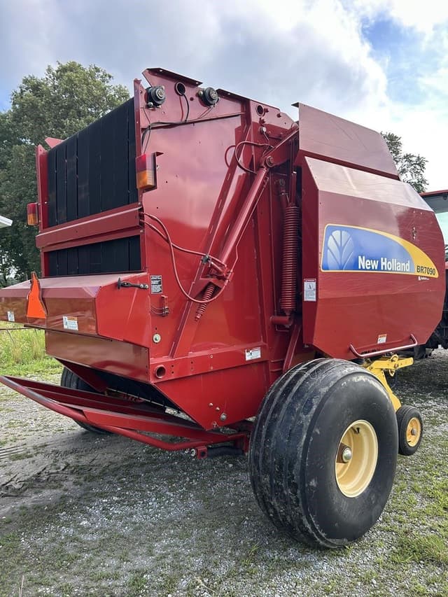 Image of New Holland BR7090 equipment image 4