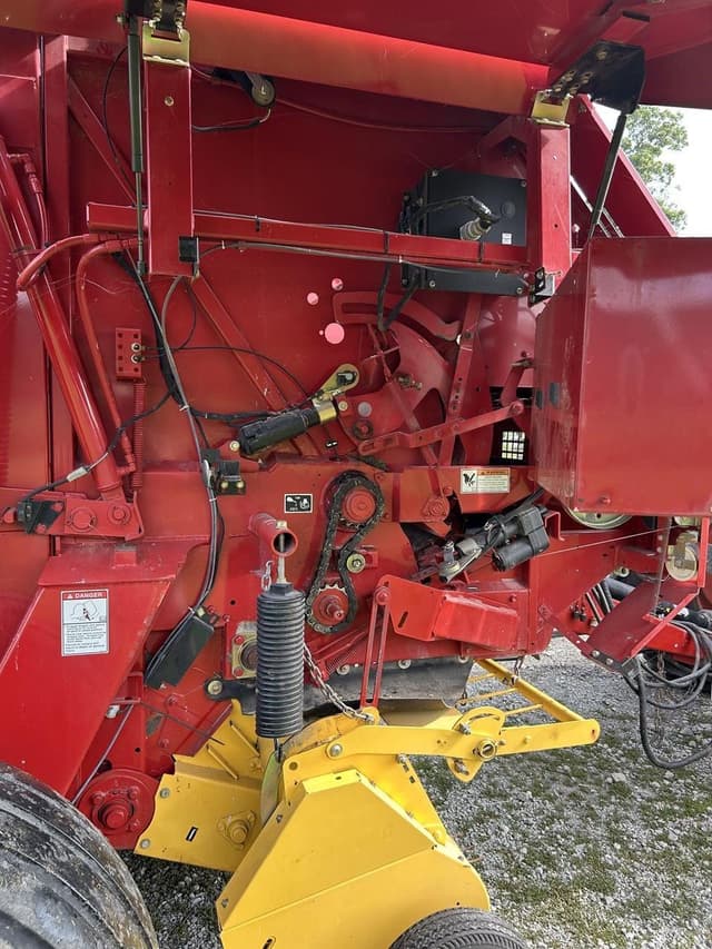 Image of New Holland BR7090 equipment image 3