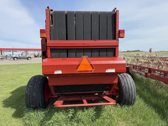 Image of New Holland BR7090 equipment image 4