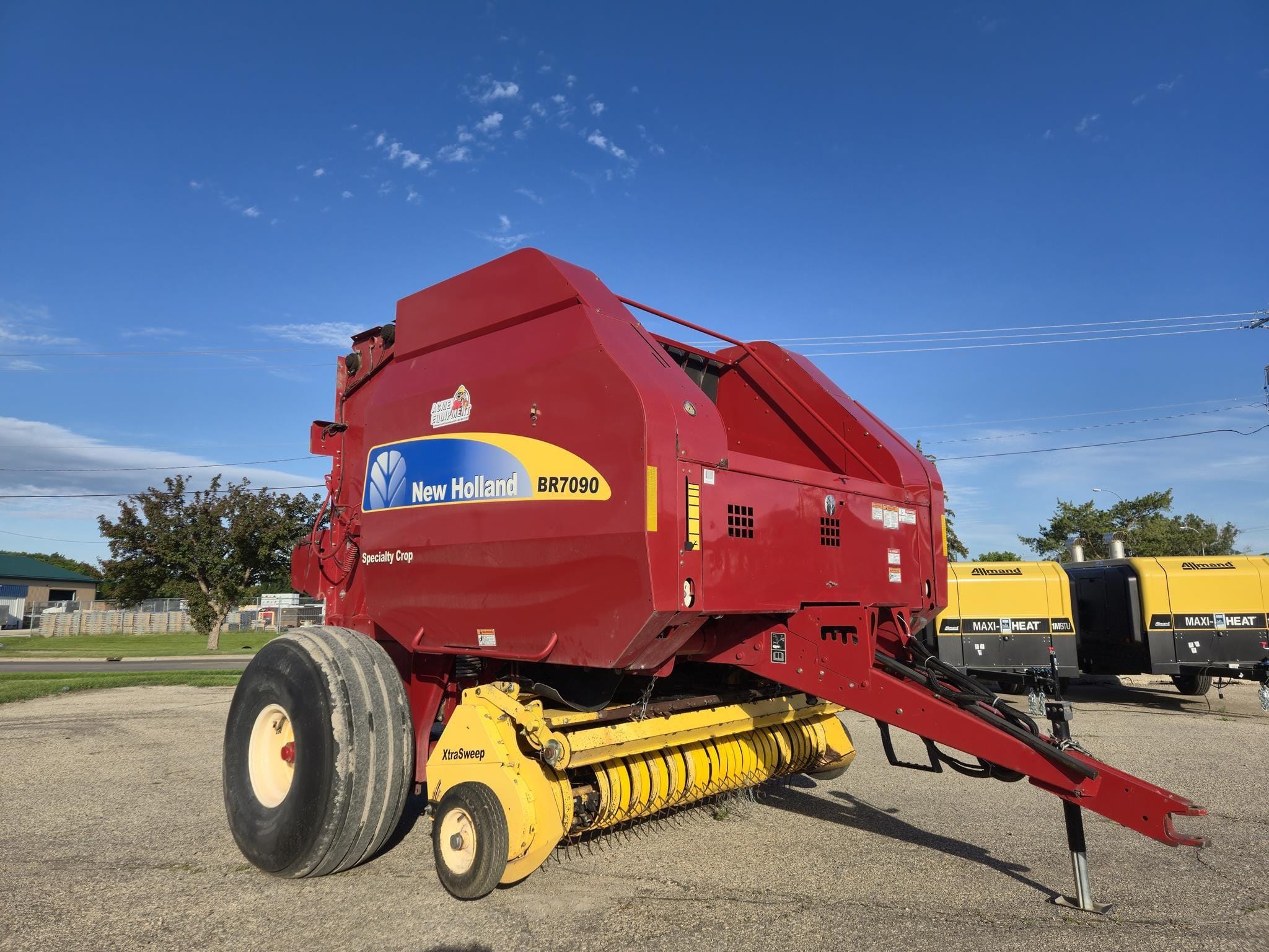 2011 New Holland BR7090 Equipment Image0
