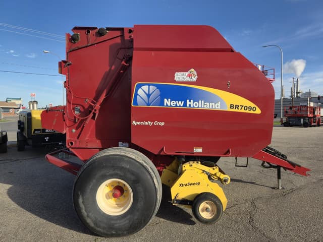 Image of New Holland BR7090 equipment image 1