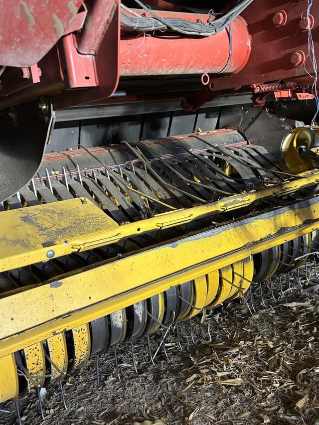 Image of New Holland BR7090 equipment image 3