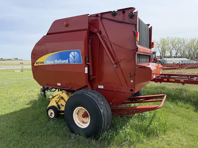 Image of New Holland BR7090 equipment image 3