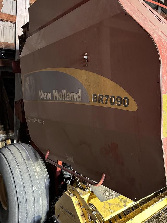 Image of New Holland BR7090 equipment image 1