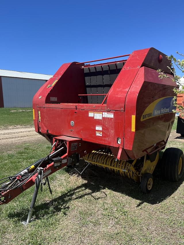 Image of New Holland BR7090 equipment image 1