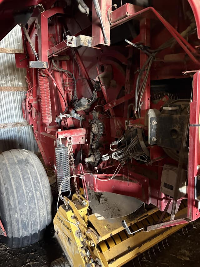 Image of New Holland BR7090 Specialty Crop equipment image 4