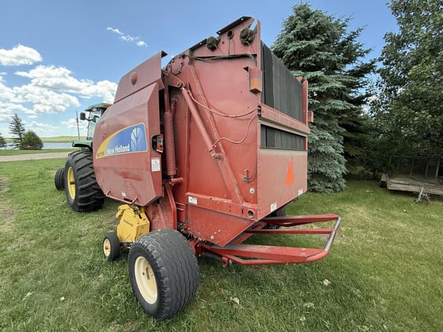 Image of New Holland BR7090 equipment image 2