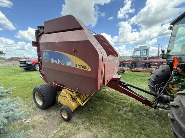 Image of New Holland BR7090 equipment image 3