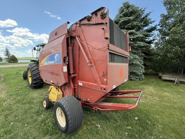 Image of New Holland BR7090 equipment image 2