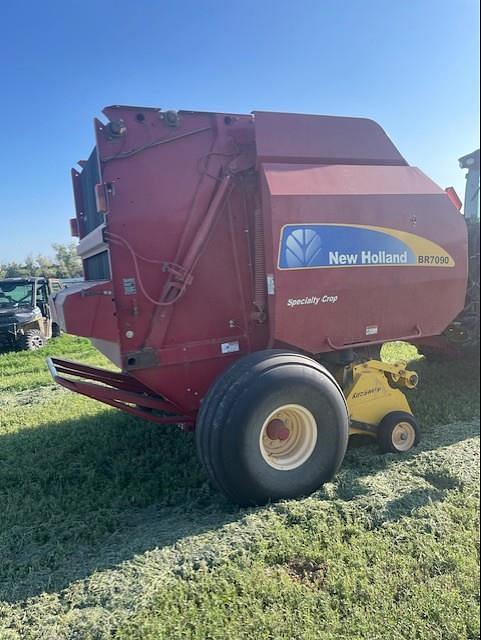 Image of New Holland BR7090 equipment image 3