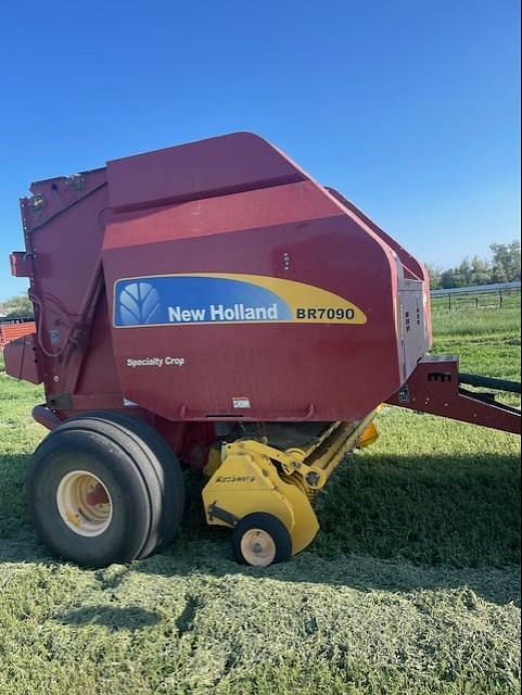 Image of New Holland BR7090 equipment image 1