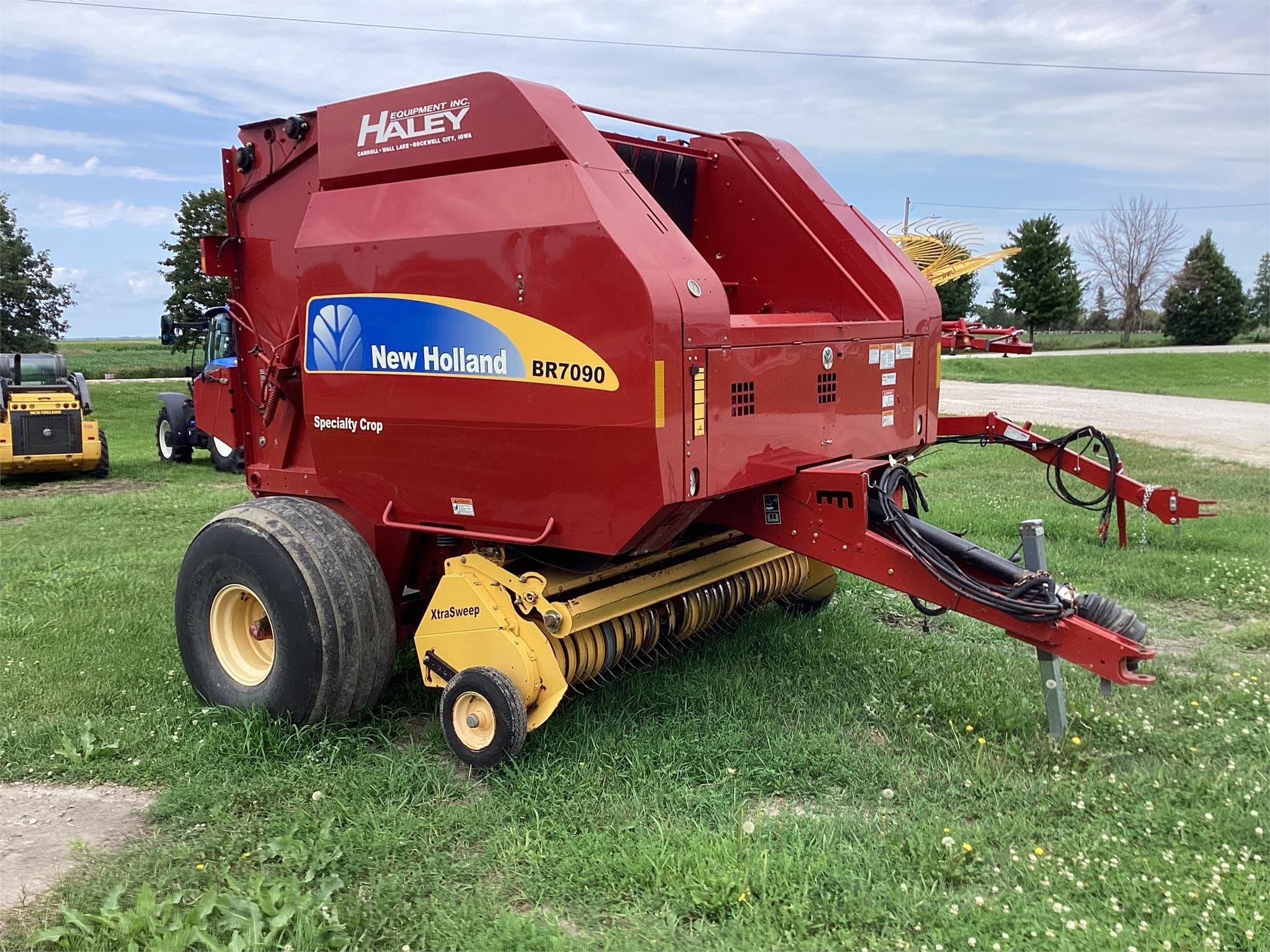2011 New Holland BR7090 Specialty Crop Equipment Image0