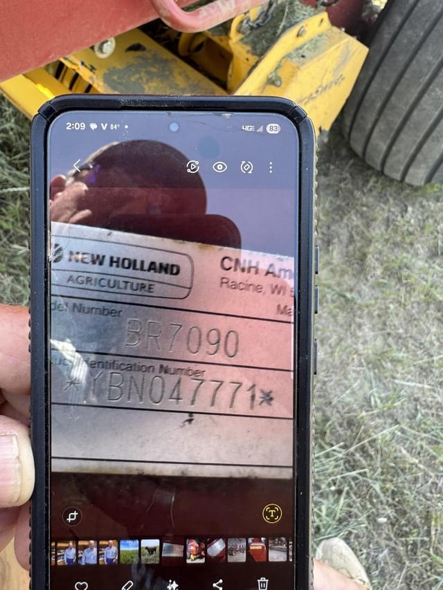 Image of New Holland BR7090 equipment image 2