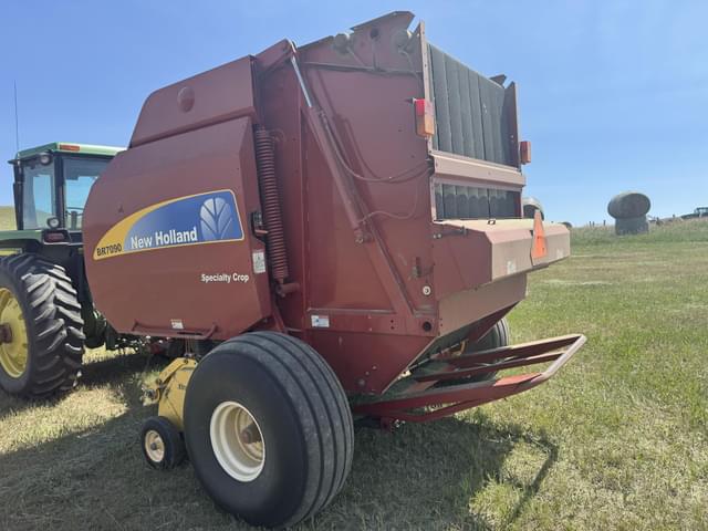 Image of New Holland BR7090 equipment image 4