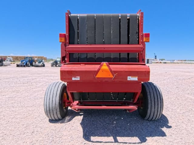 Image of New Holland BR7090 equipment image 2