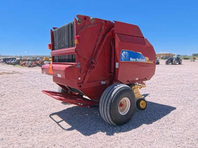 Image of New Holland BR7090 equipment image 4