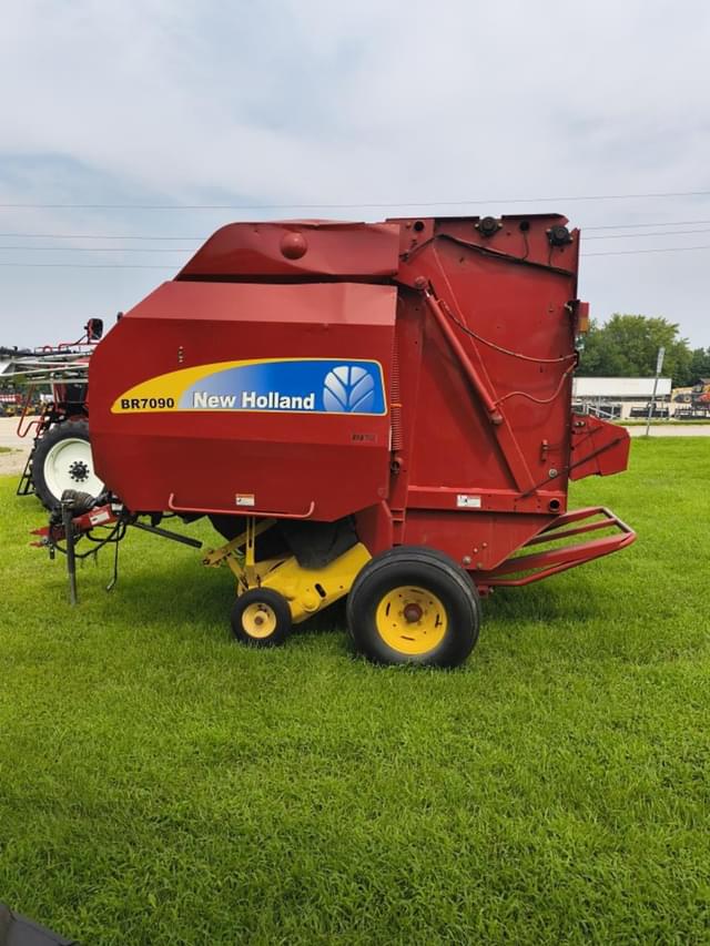 Image of New Holland BR7090 equipment image 4