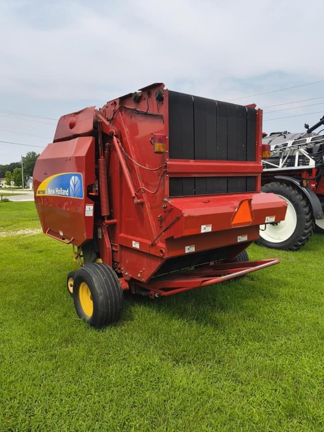 Image of New Holland BR7090 equipment image 3