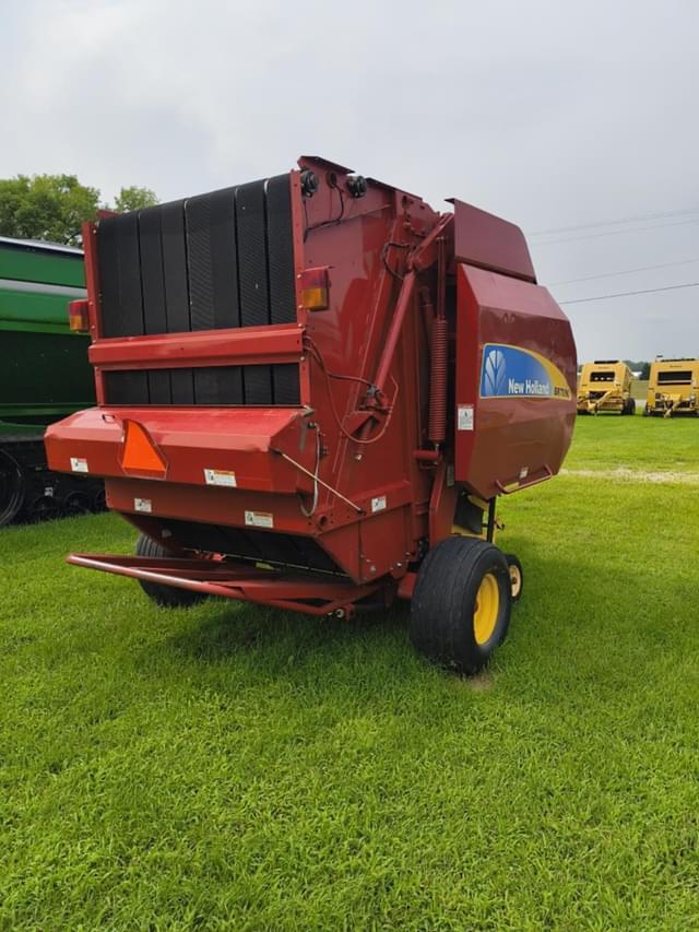 Image of New Holland BR7090 equipment image 1