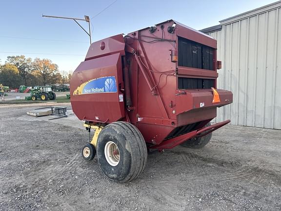 Image of New Holland BR7090 equipment image 2