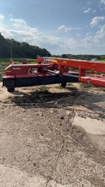 Main image New Holland H7450